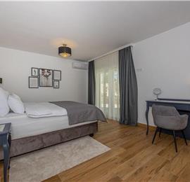 5 bedroom villa with pool near Crikvenica, sleeps 10